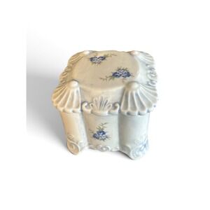 Vintage Arnels Blue Floral Ceramic Trinket Box Footed Scalloped Jewelry